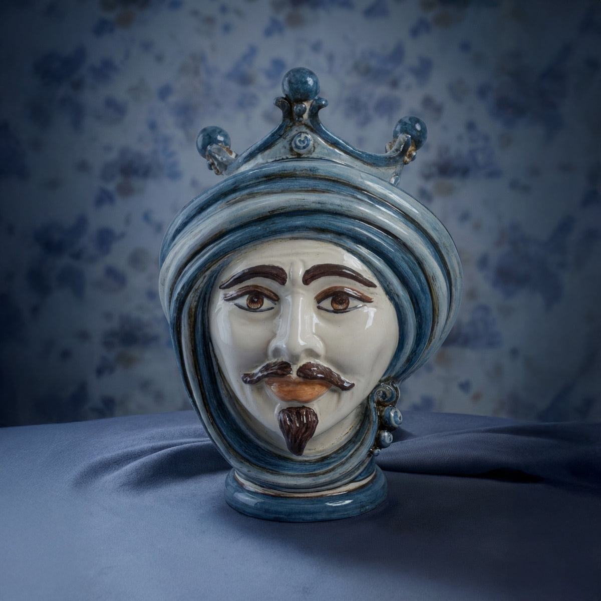 Testa di Moro, white male, Mono Blue. Sicilian ceramics from Caltagirone, Sofia