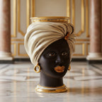 Tuareg-Kopf, Frau, antikes Perlmutt, Gold und Lüster, Turban, Feingold. Sizilianische Keramik aus Caltagirone, Sofia