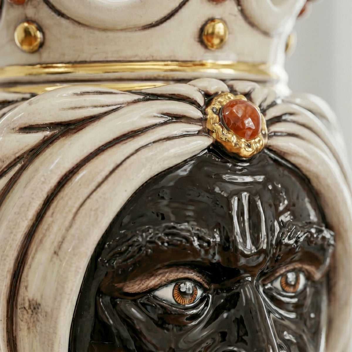 Testa di Moro with Turban, Moor Male, antique mother of pearl gold and lustre, pure gold. Ceramiche Sofia, Caltagirone