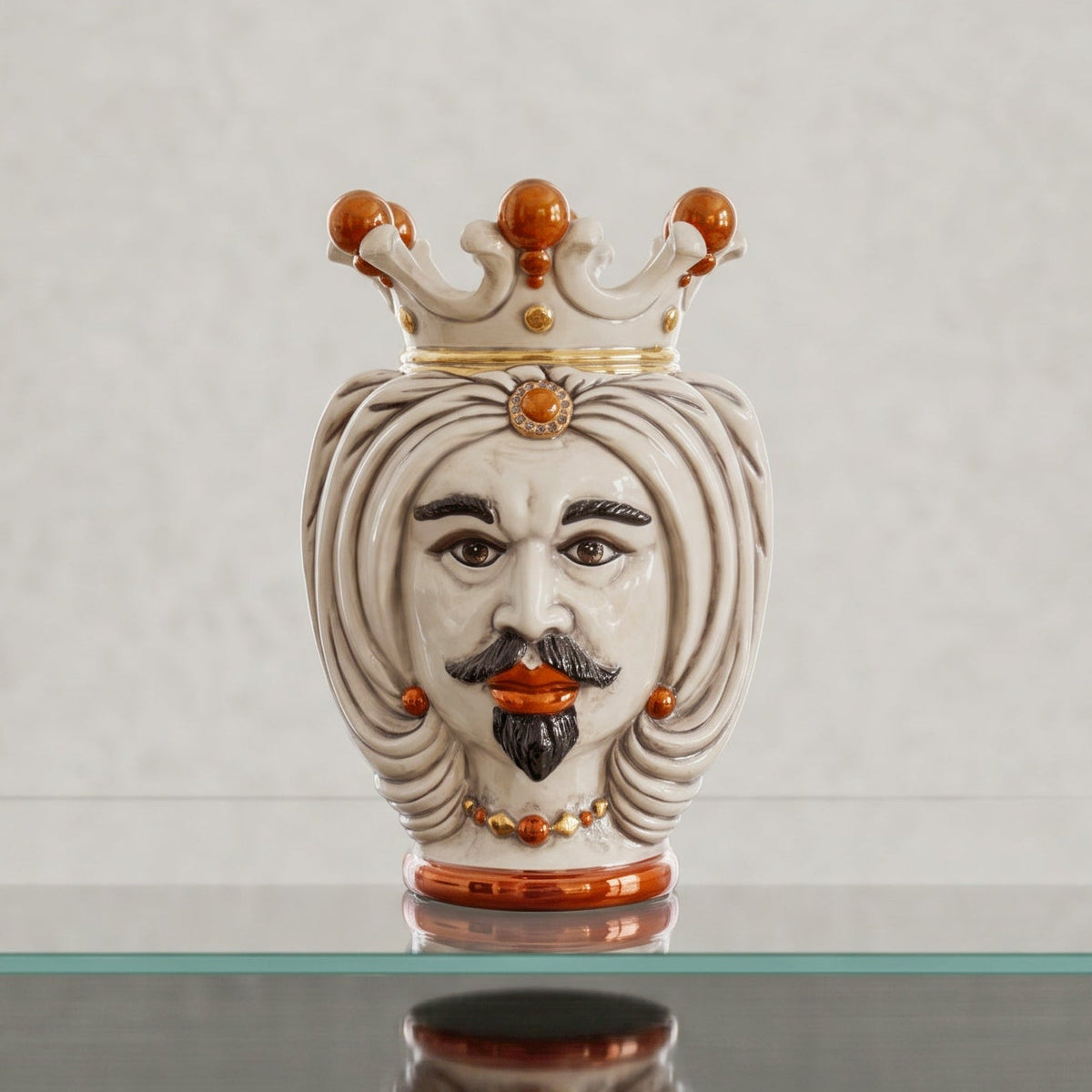 Testa di Moro mit Turban, weißer Mann, antikes Perlmutt, Gold und Lüster, Feingold. Ceramiche Sofia, Caltagirone