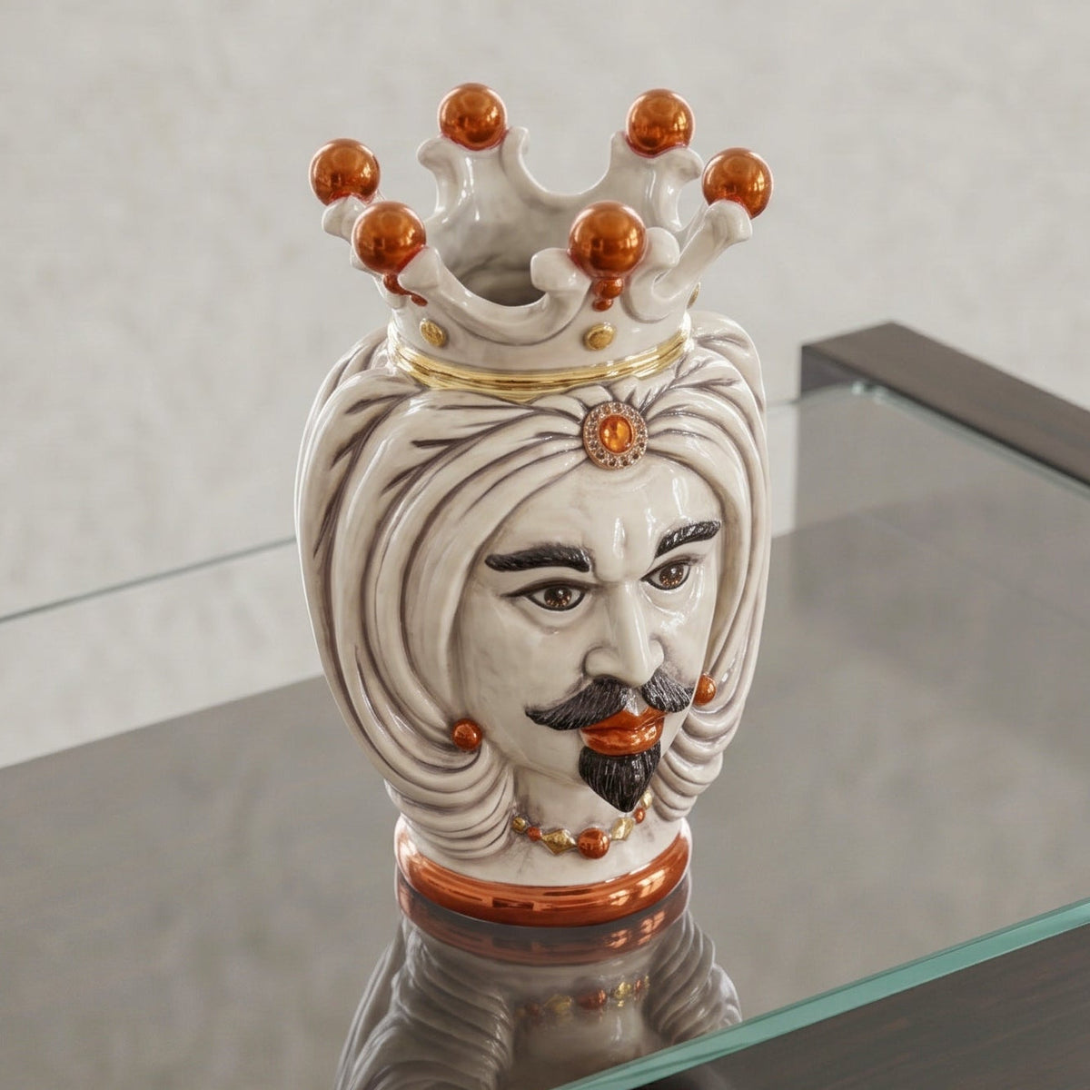 Testa di Moro con Turbante, Maschio Bianco, Madreperla Antichizzato Oro e Lustri, oro zecchino. Ceramiche Sofia, Caltagirone
