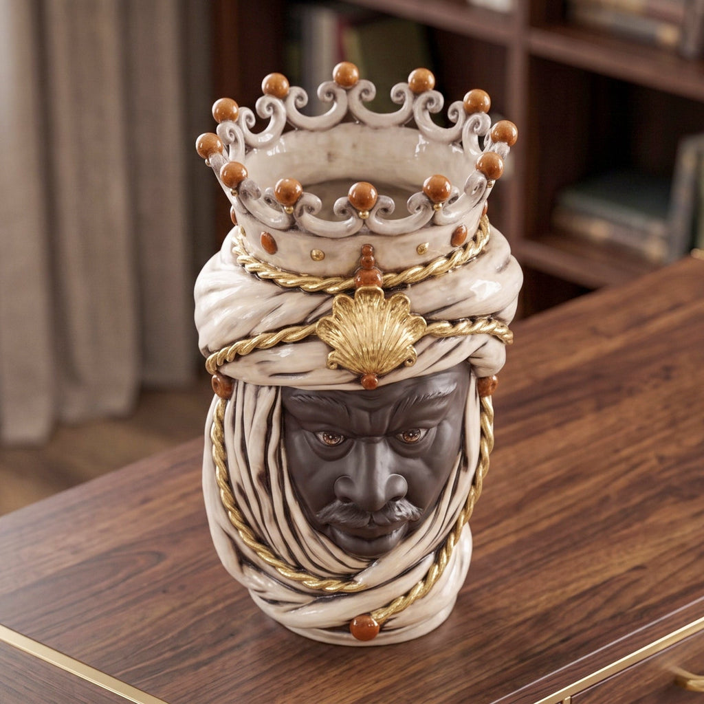 Testa di Moro, Maschio Moro, Madreperla Antichizzato Oro e Lustri, oro zecchino. Ceramica siciliana di Caltagirone, Sofia