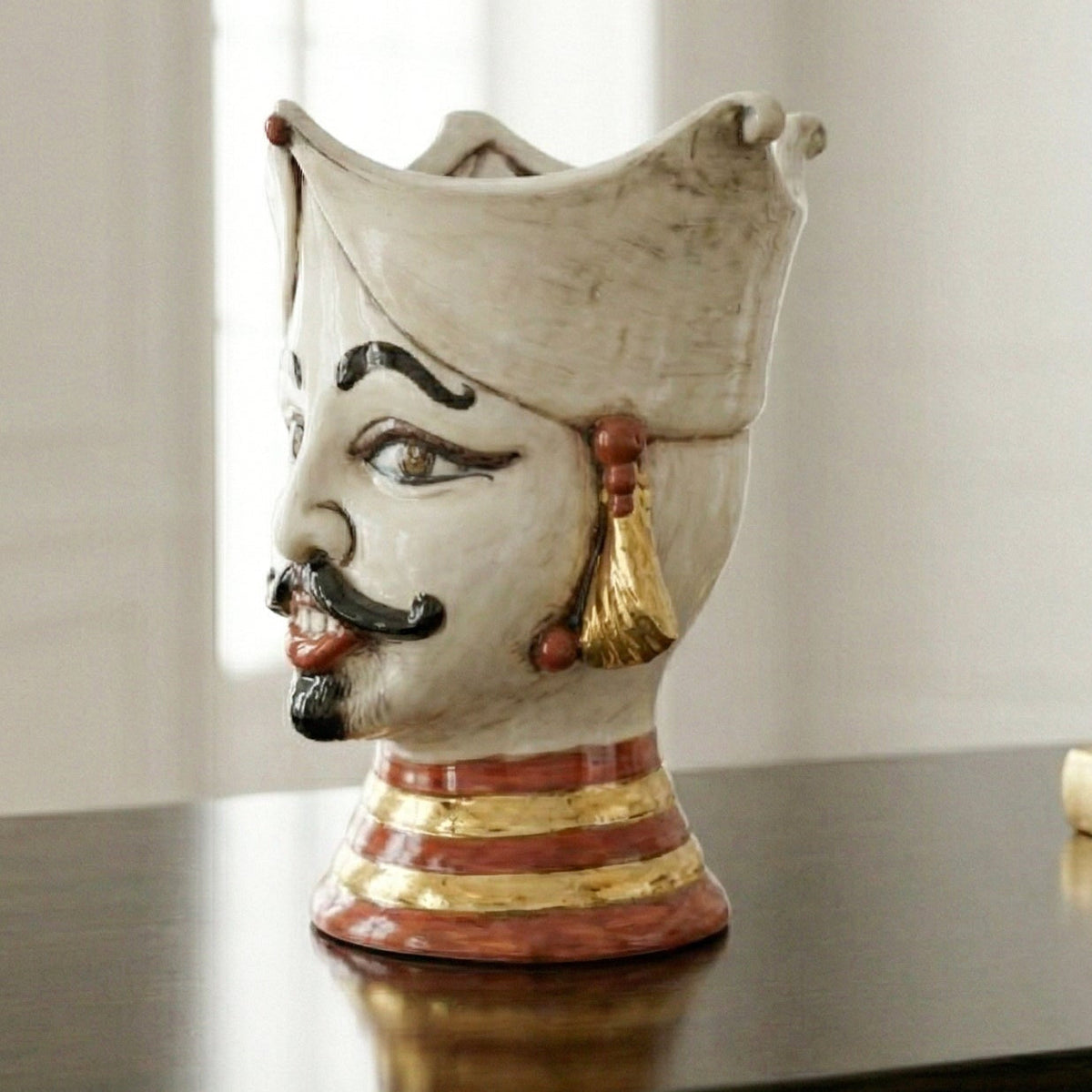Testa di Moro Aisha, Mann, antikes Perlmutt, Gold und Lüster, Gesicht, Feingold. Ceramiche Sofia, Caltagirone