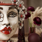 Testa di Moro mit Blumen, Frau, Perlmutt, Gesicht, Lippen. Ceramiche Sofia, Caltagirone
