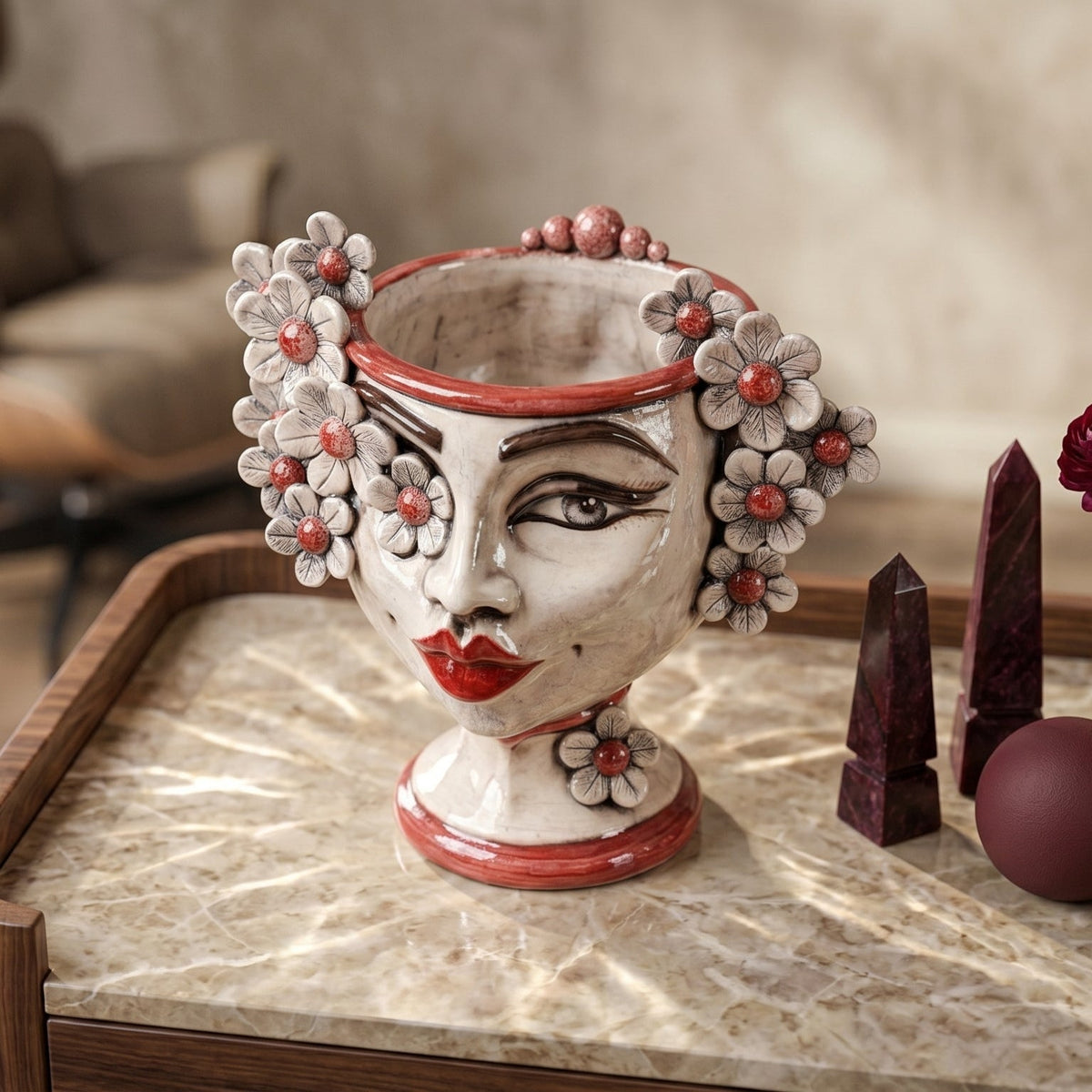 Testa di Moro mit Blumen, Frau, Perlmutt, Gesicht, Lippen. Ceramiche Sofia, Caltagirone