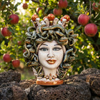 Testa Medusa, Madreperla Antichizzato, chioma di serpenti. Ceramiche Sofia, Caltagirone