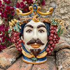 Testa di Moro con Uva, Maschio Bianco, Blu e Arancio. Ceramica siciliana di Caltagirone, Sofia