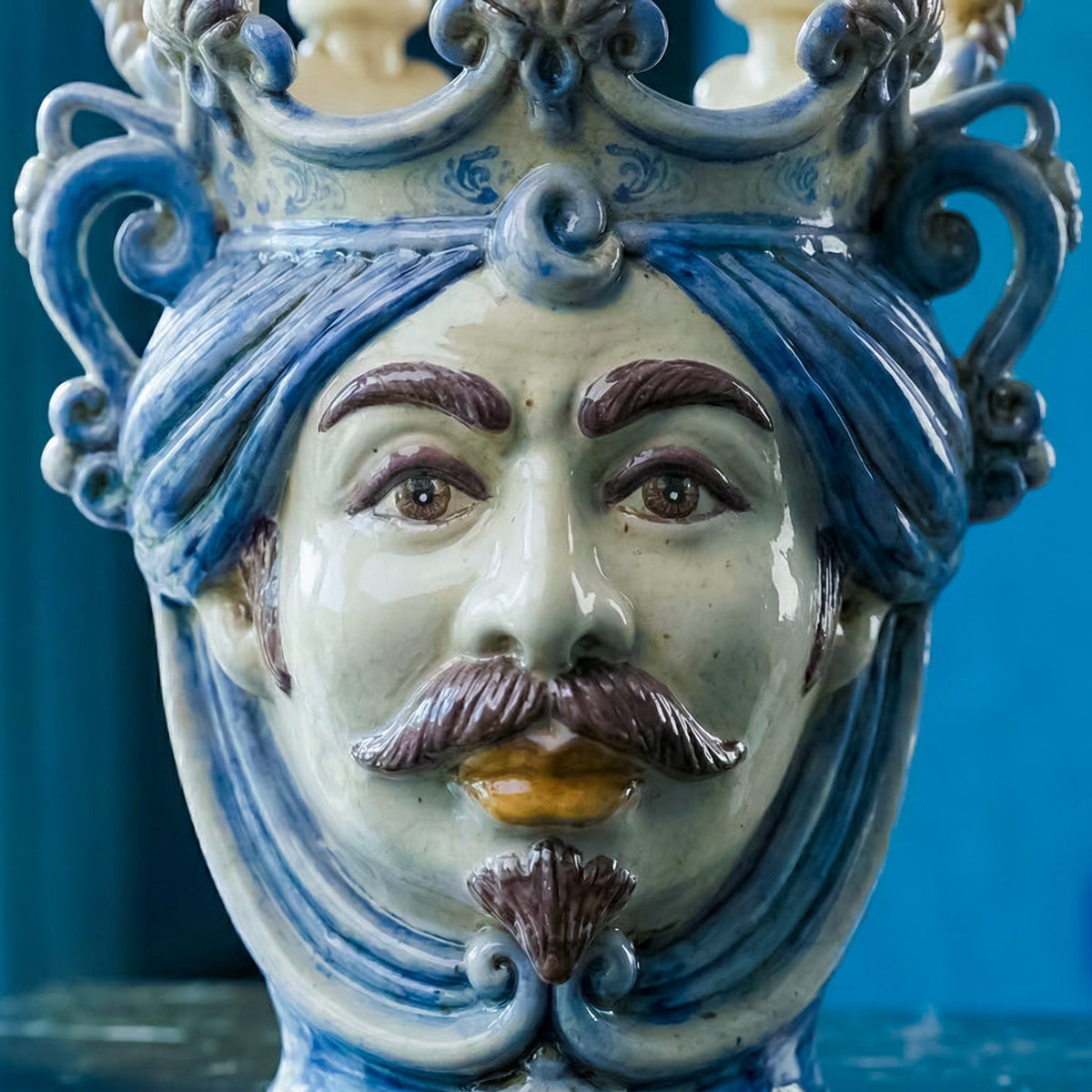 Testa di Moro Candeliere, white male, Mono Blue. Ceramiche Sofia, Caltagirone