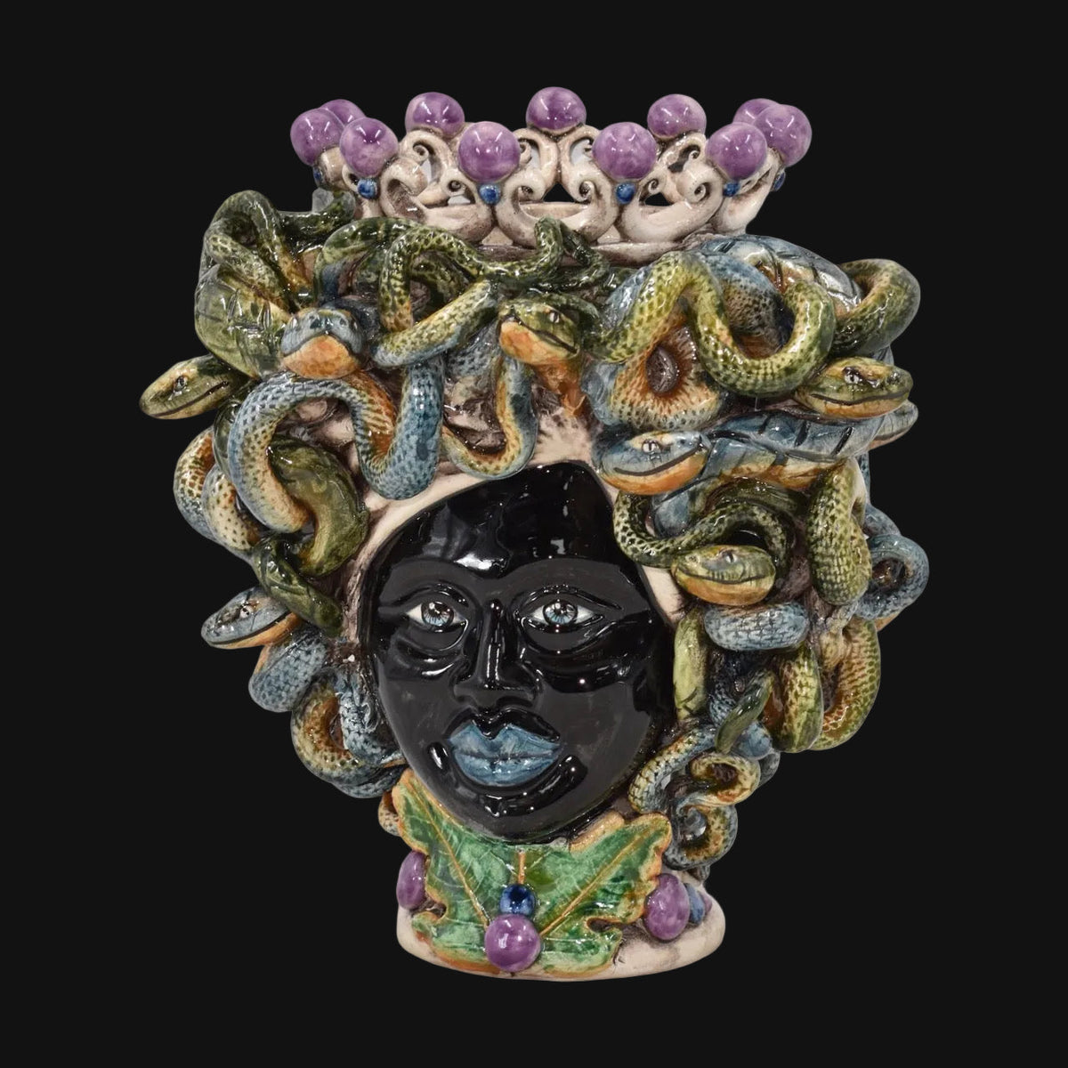 Medusa-Kopf, Glyzinien-Lüster, Schlangenhaar, Gorgone. Sizilianische Keramik aus Caltagirone, Sofia