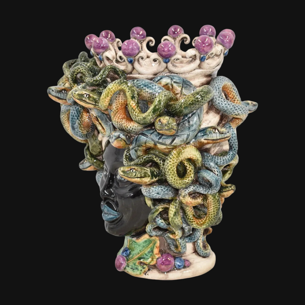 Medusa-Kopf, Glyzinien-Lüster, Schlangenhaar, Gorgone. Sizilianische Keramik aus Caltagirone, Sofia