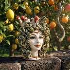 Medusa-Kopf, Perlmutt, Schlangenhaar. Ceramiche Sofia, Caltagirone