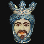 Handgefertigte Keramik aus Caltagirone mit königlichem Gesicht und blauer Krone, traditionelle sizilianische Kunst