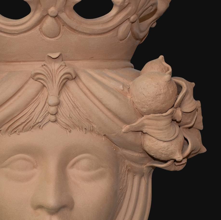 Testa di Moro mit Zitronen, Frau, florale Details und Früchte. Sizilianische Keramik aus Caltagirone, Sofia