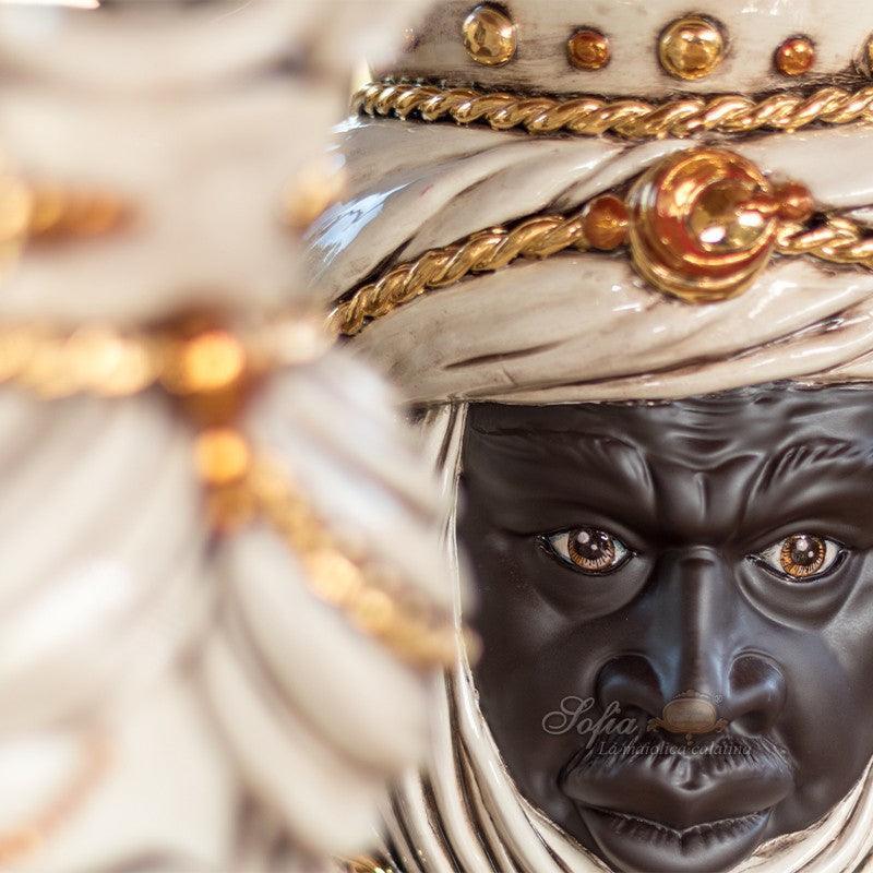 Testa di Moro, Mann, antikes Perlmutt, goldener Turban. Ceramiche Sofia, Caltagirone